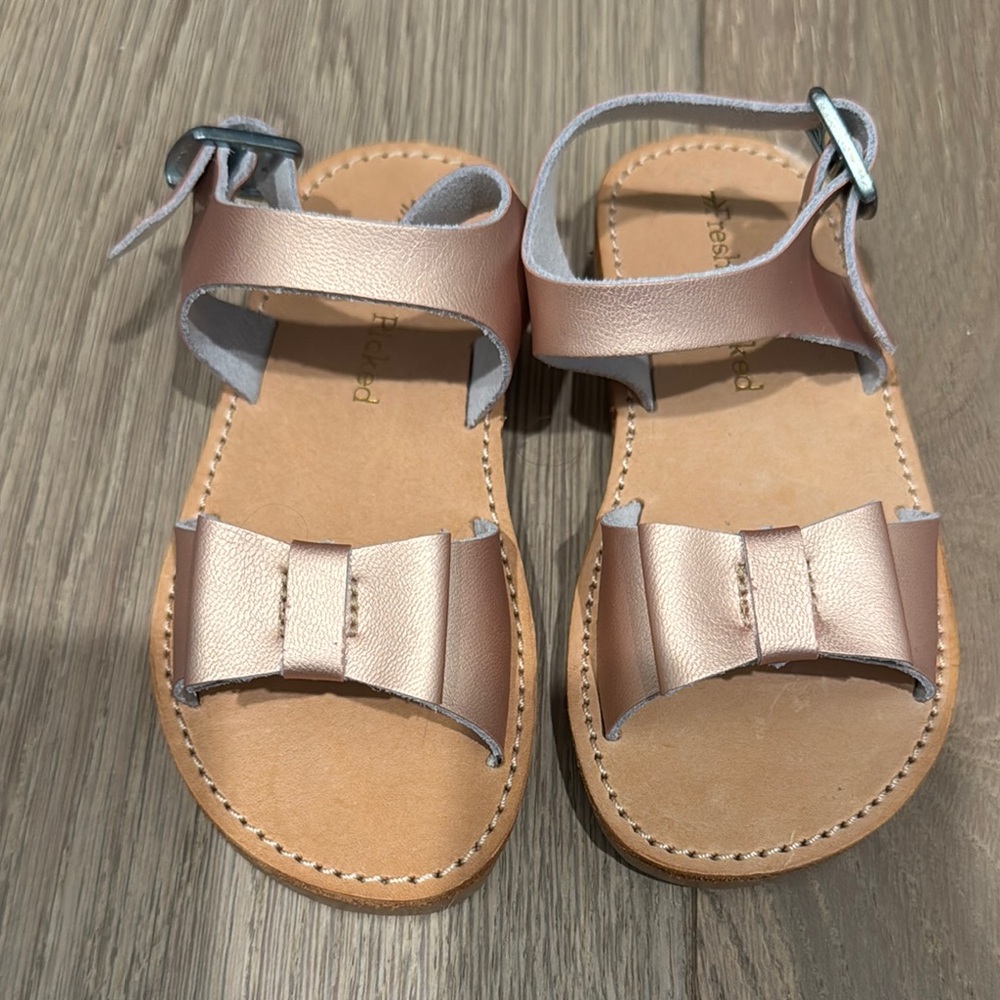 Girls' Metallic Sandals with Bow